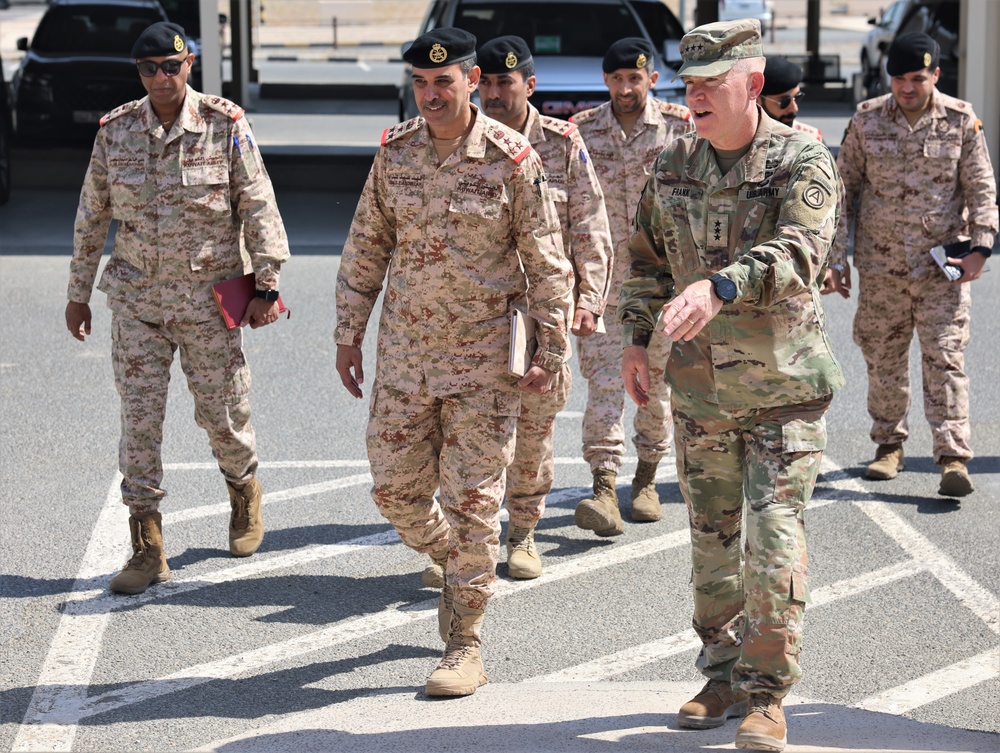 Senior leaders from Kuwait Land Force visit Camp Arifjan to discuss training partnerships