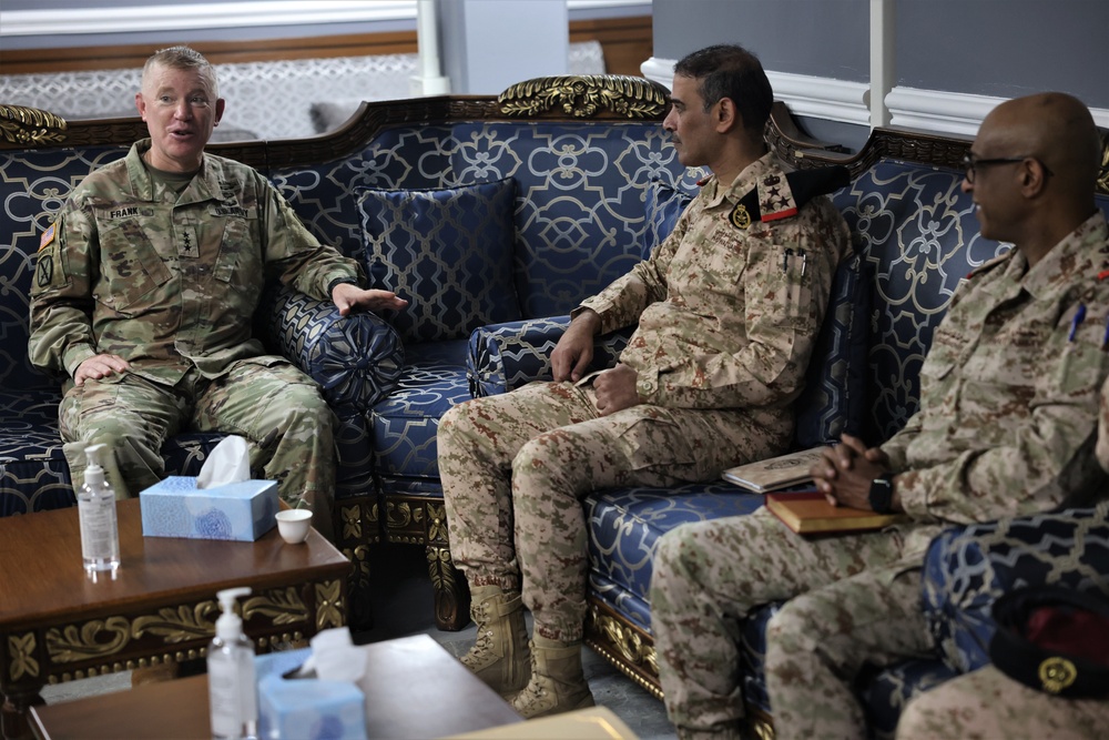 Senior leaders from Kuwait Land Force visit Camp Arifjan to discuss training partnerships