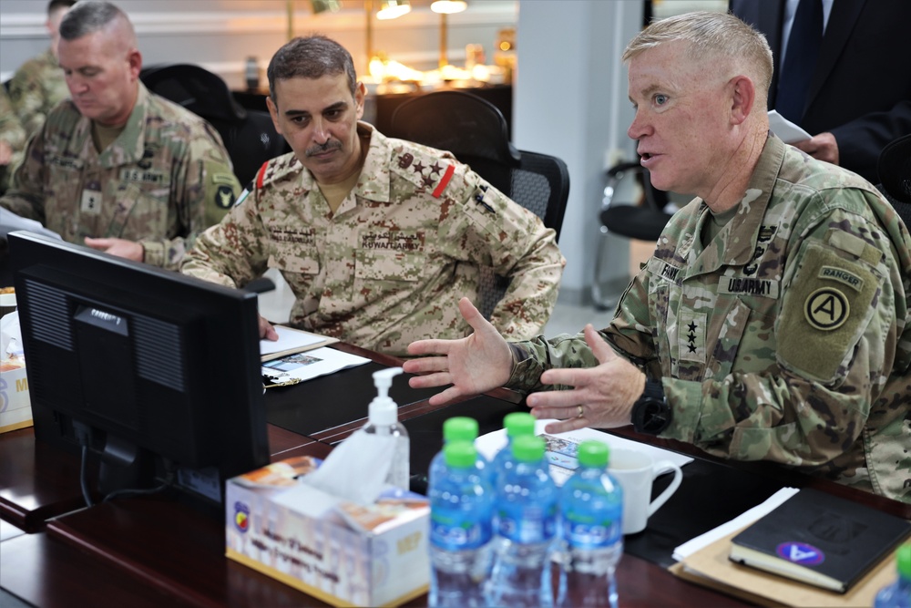 Senior leaders from Kuwait Land Force visit Camp Arifjan to discuss training partnerships