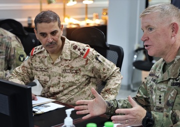 Senior leaders from Kuwait Land Force visit Camp Arifjan to discuss training partnerships