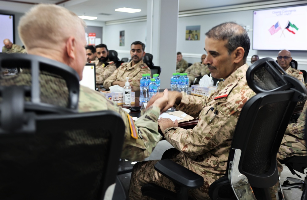 Senior leaders from Kuwait Land Force visit Camp Arifjan to discuss training partnerships