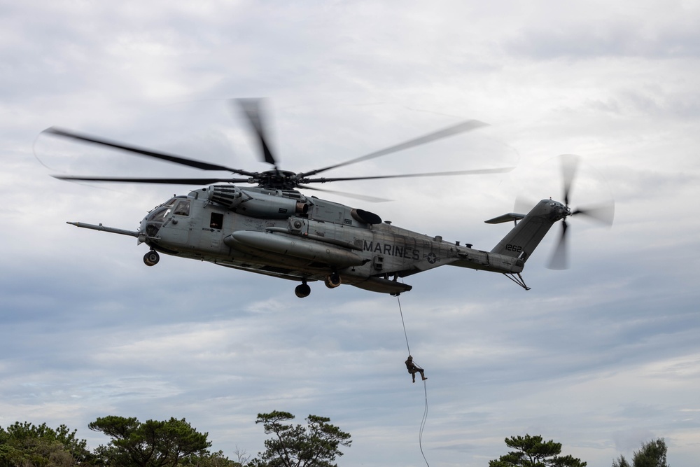 III Marine Expeditionary Force participate in a Helicopter Rope Suspension Techniques Course