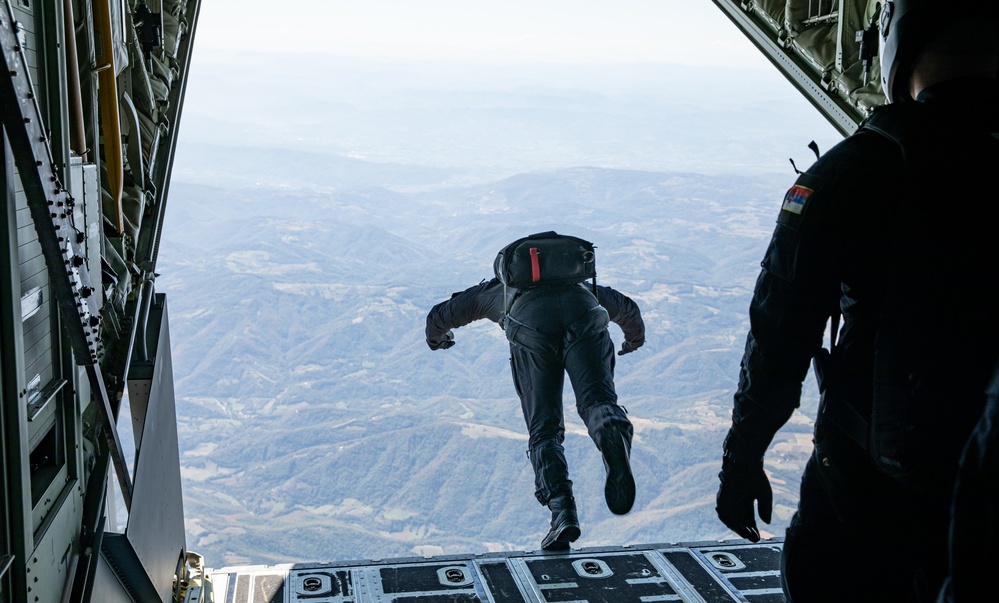 10TH SPECIAL FORCES GROUP (AIRBORNE) GREEN BERETS AND SERBIAN COUNTERPARTS CONDUCT AIRBORNE JUMP TO HONOR OPERATION HALYARD ANNIVERSARY