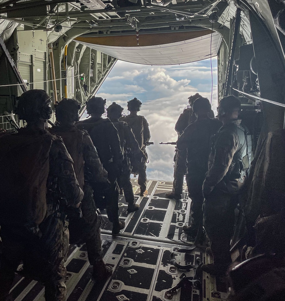 10TH SPECIAL FORCES GROUP (AIRBORNE) GREEN BERETS AND SERBIAN COUNTERPARTS CONDUCT AIRBORNE JUMP TO HONOR OPERATION HALYARD ANNIVERSARY