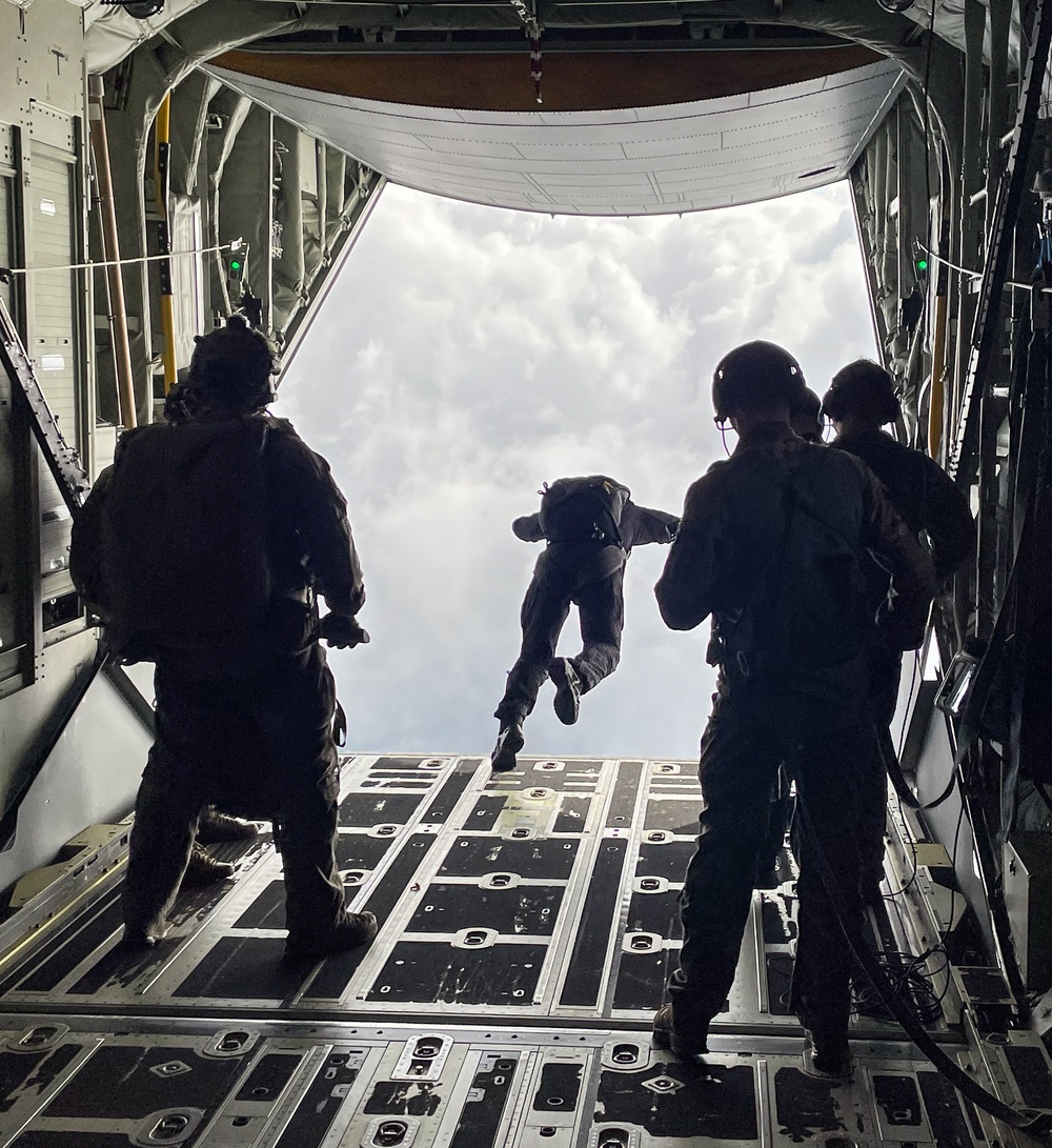 10TH SPECIAL FORCES GROUP (AIRBORNE) GREEN BERETS AND SERBIAN COUNTERPARTS CONDUCT AIRBORNE JUMP TO HONOR OPERATION HALYARD ANNIVERSARY