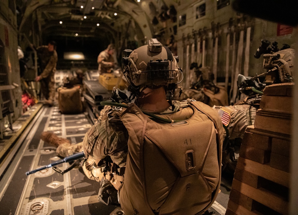 10TH SPECIAL FORCES GROUP (AIRBORNE) GREEN BERETS AND SERBIAN COUNTERPARTS CONDUCT AIRBORNE JUMP TO HONOR OPERATION HALYARD ANNIVERSARY