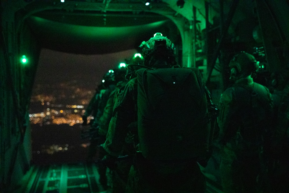 10TH SPECIAL FORCES GROUP (AIRBORNE) GREEN BERETS AND SERBIAN COUNTERPARTS CONDUCT AIRBORNE JUMP TO HONOR OPERATION HALYARD ANNIVERSARY