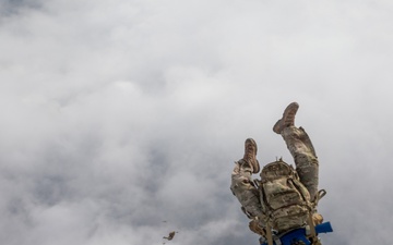 10TH SPECIAL FORCES GROUP (AIRBORNE) GREEN BERETS AND SERBIAN COUNTERPARTS CONDUCT AIRBORNE JUMP TO HONOR OPERATION HALYARD ANNIVERSARY