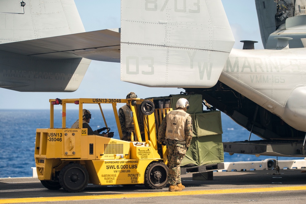 VMM-165 (Rein.) Transfer Personnel, Equipment to USS Miguel Keith