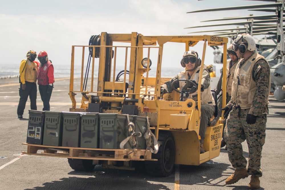 VMM-165 (Rein.) Transfer Personnel, Equipment to USS Miguel Keith