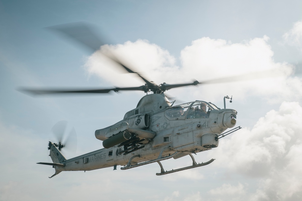 VMM-165 (Rein.) Aircraft Depart Boxer for USS Miguel Keith