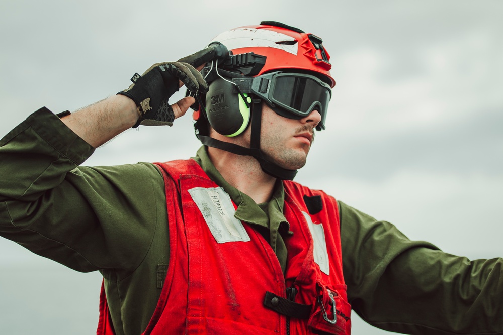 VMM-165 (Rein.) Conducts Flight Operations Aboard USS Miguel Keith