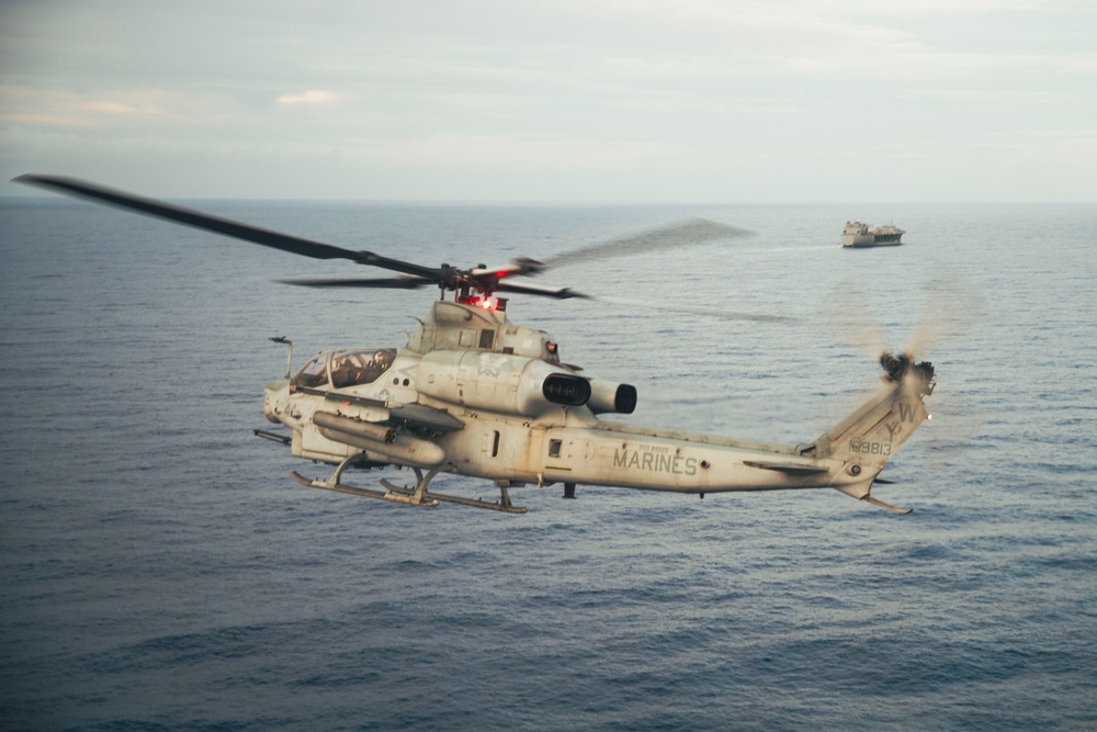 VMM-165 (Rein.) Conducts Flight Operations Aboard USS Miguel Keith