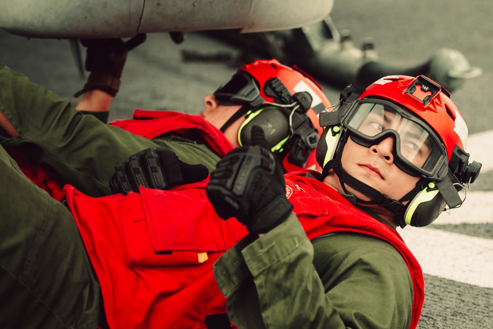 VMM-165 (Rein.) Conducts Flight Operations Aboard USS Miguel Keith