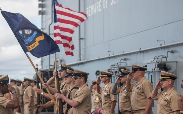 Senior Chief Aviation Ordnanceman Celebrates Retirement Ceremony Aboard USS Tripoli