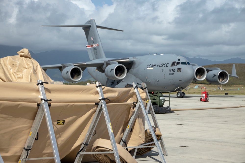 MWSS-174 fuel a C-17