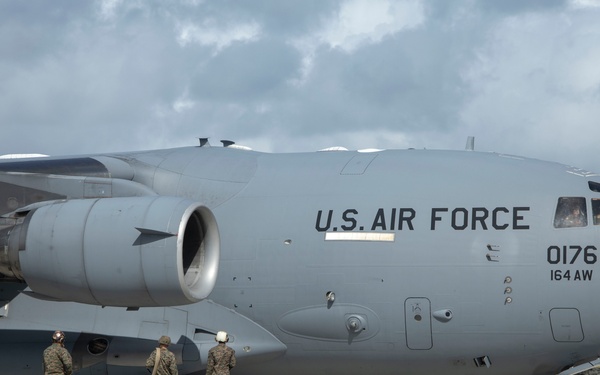 MWSS-174 fuel a C-17