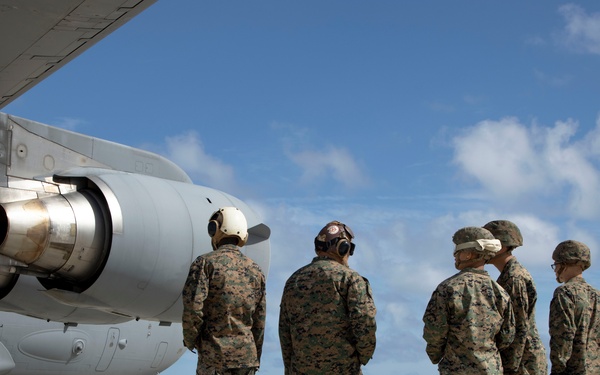 MWSS-174 fuel a C-17