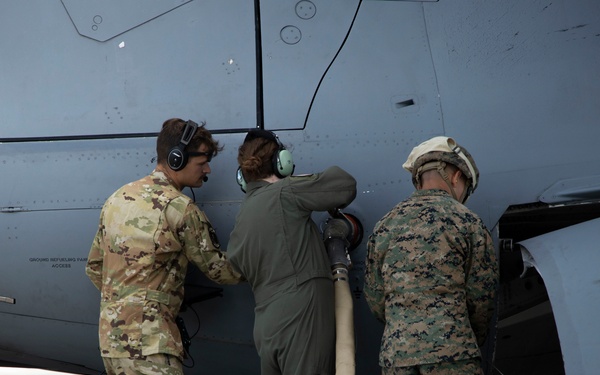 MWSS-174 fuel a C-17