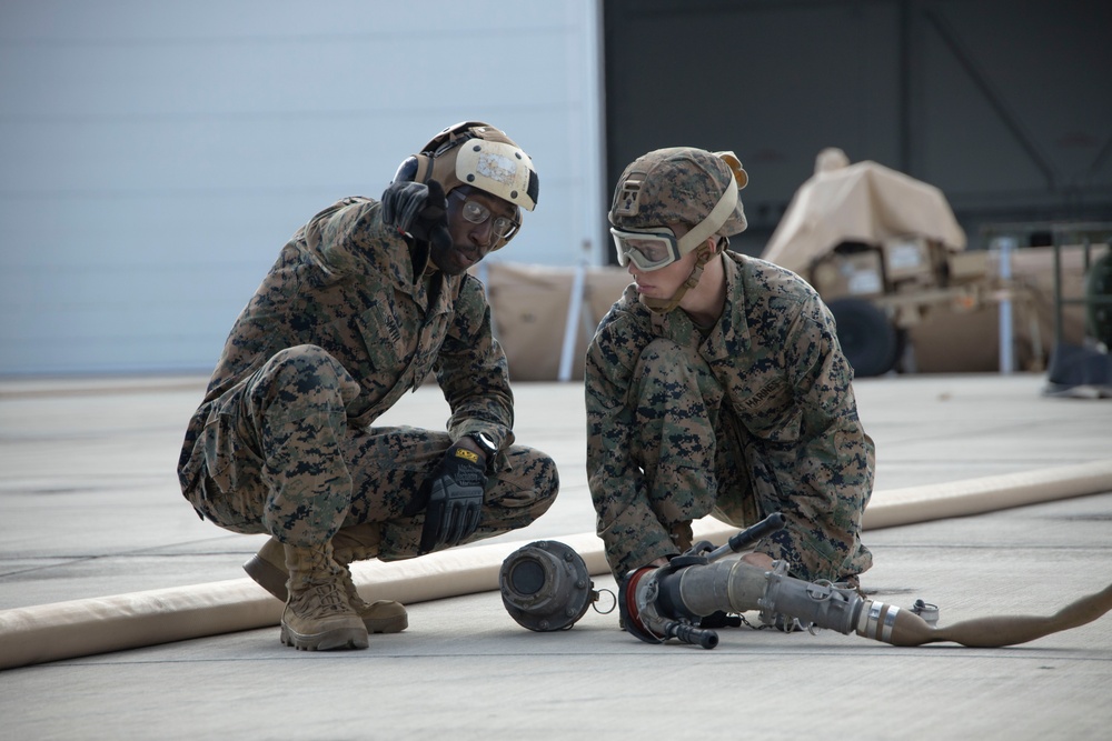 MWSS-174 fuel a C-17