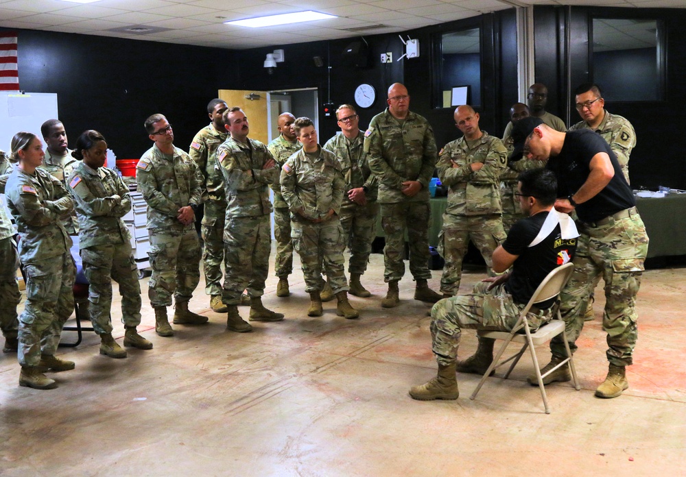 101st Airborne Division Chaplains take Combat Lifesaver Course