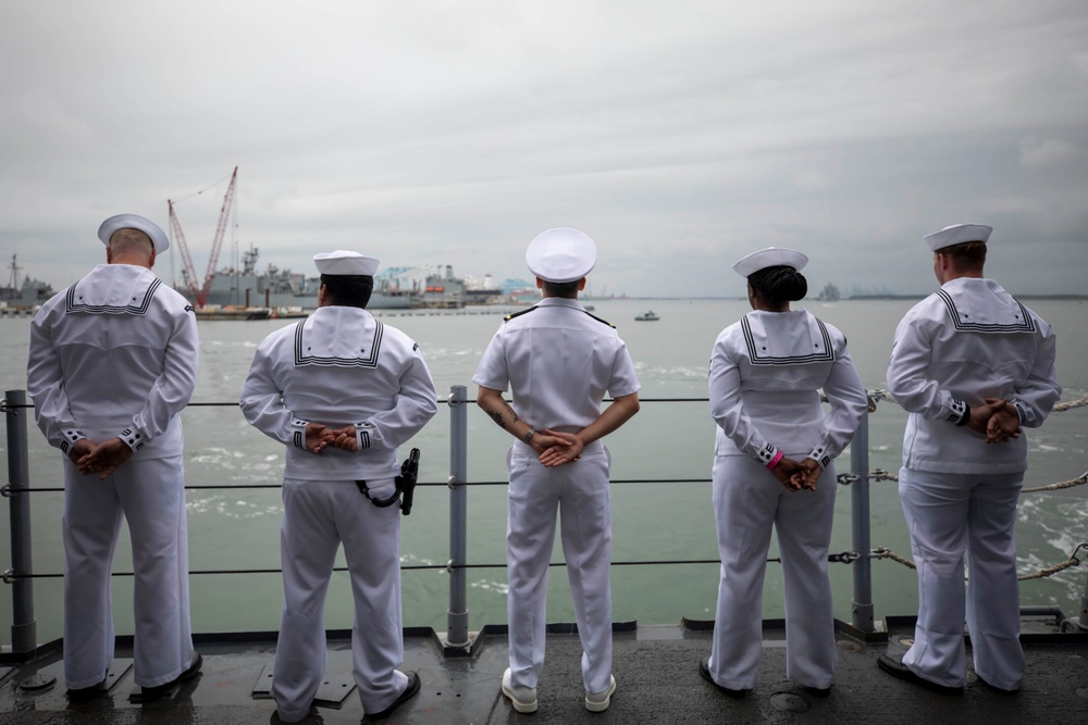 USS Gettysburg Departs Norfolk for Regularly Scheduled Deployment