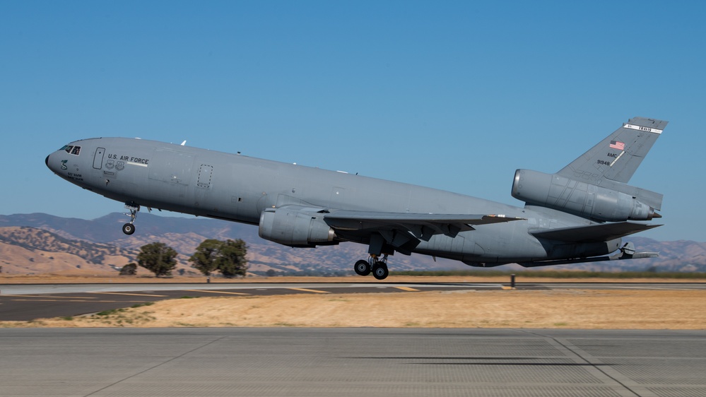 Travis AFB bids farewell to last KC-10 