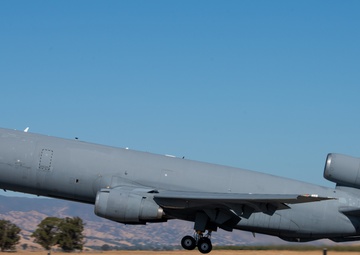 Travis AFB bids farewell to last KC-10 