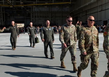 Travis AFB bids farewell to last KC-10 