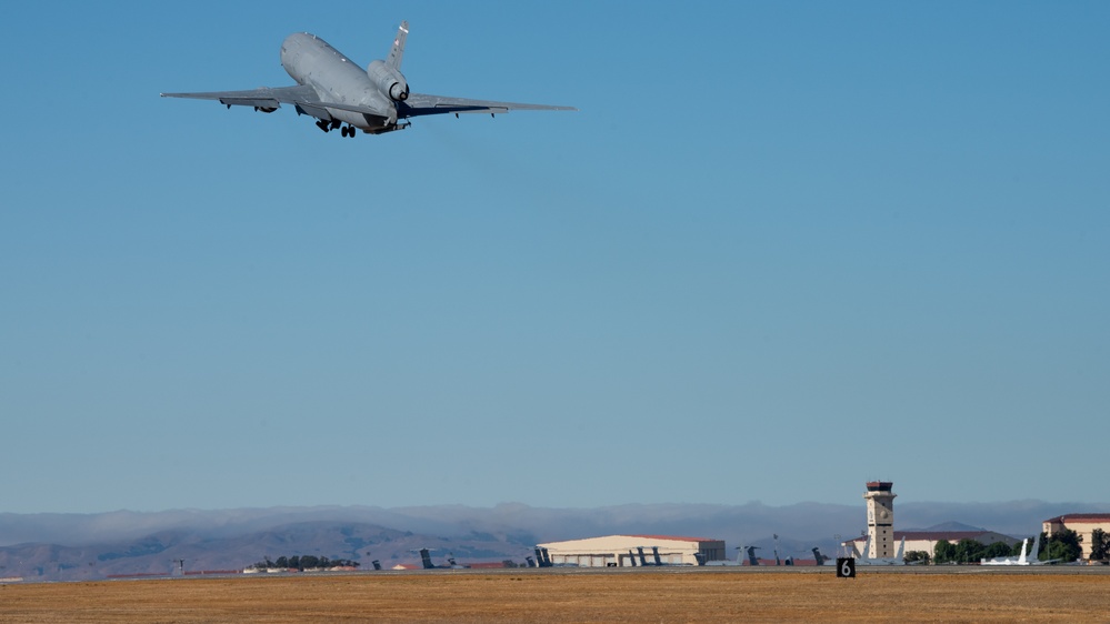 Travis AFB bids farewell to last KC-10 