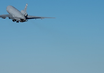 Travis AFB bids farewell to last KC-10 