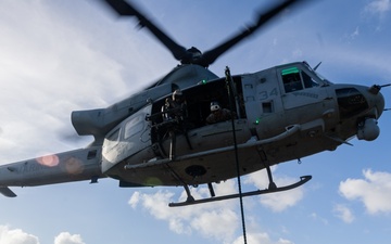 HMLA-367 supports helicopter rope suspension training