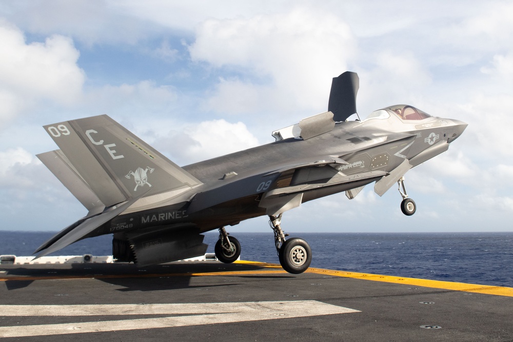 Boxer Conducts Flight Deck Operations