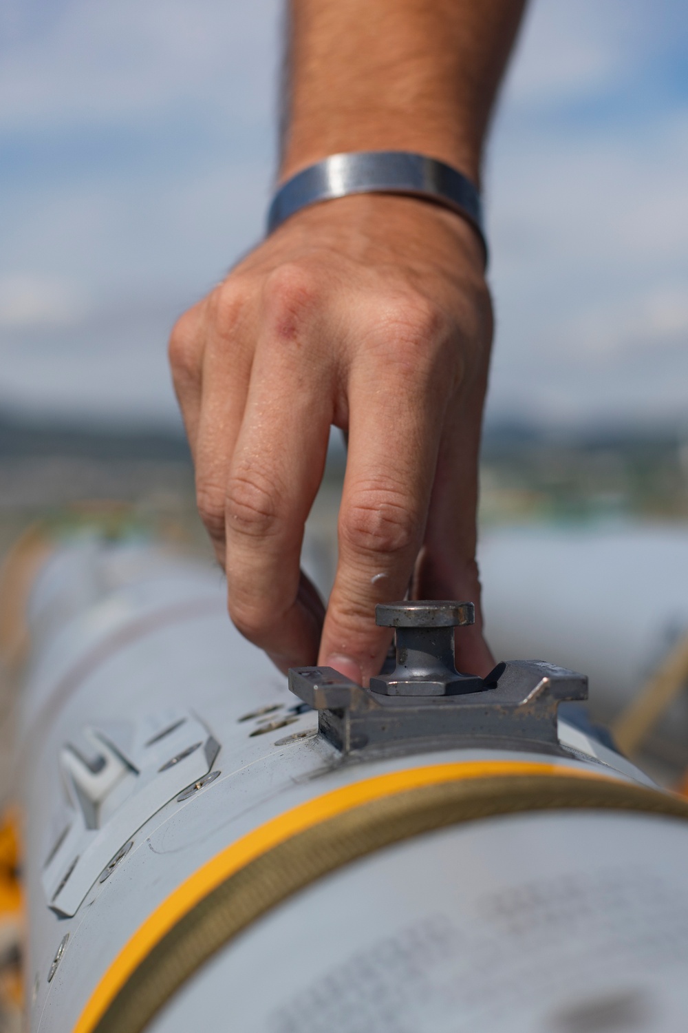 Marines conduct ordnance loading exercise with F/A-18s in Iwakuni, Japan