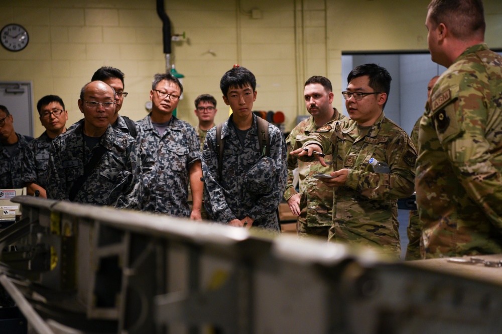 JASDF tours Kadena MXG facilities