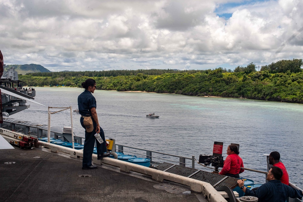 Theodore Roosevelt Arrives in Guam During Brief Stop for Parts