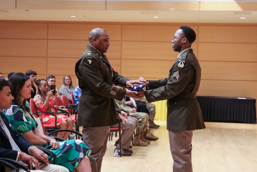 WRAIR holds retirement ceremony for Retired Col. Kenny Walters