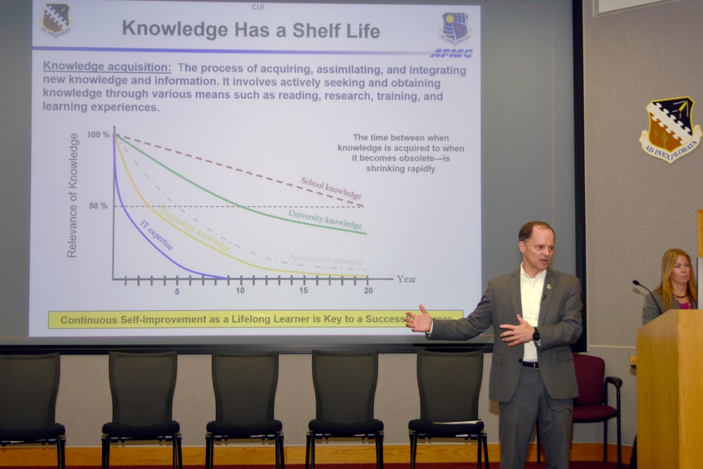 AEDC hosts career planning seminar for scientists, engineers