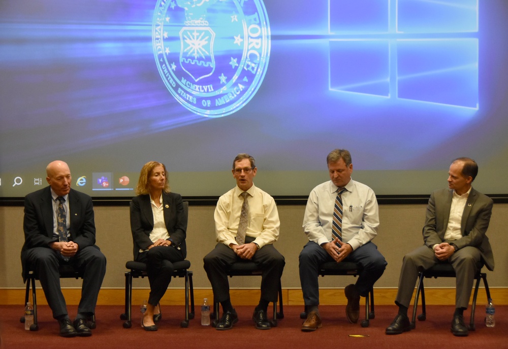 AEDC hosts career planning seminar for scientists, engineers