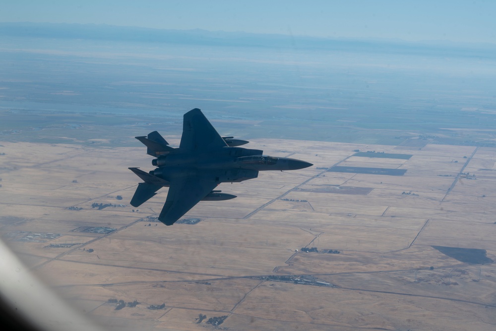 Travis AFB bids farewell to last KC-10 