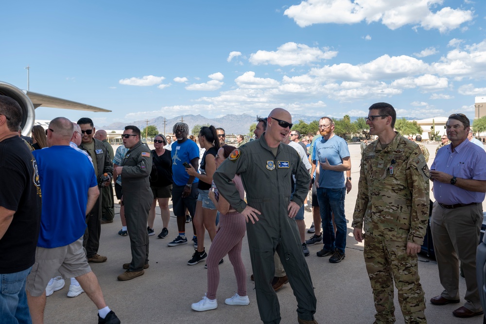 Travis AFB bids farewell to last KC-10 