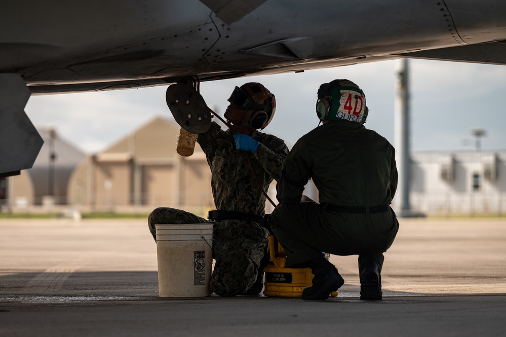 Sailors from VFA-31 and 87 participate in WSEP 24.12