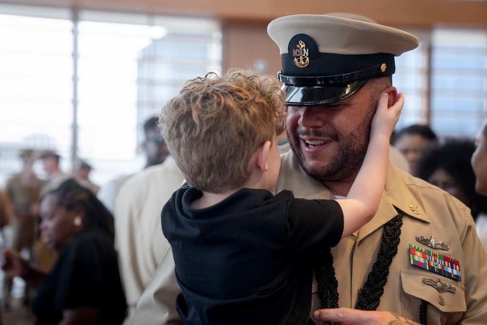 Kearsarge Conducts Chief Pinning Ceremony