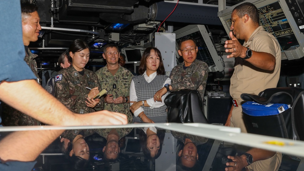 ROK, US Submarine Commands Hold Talks