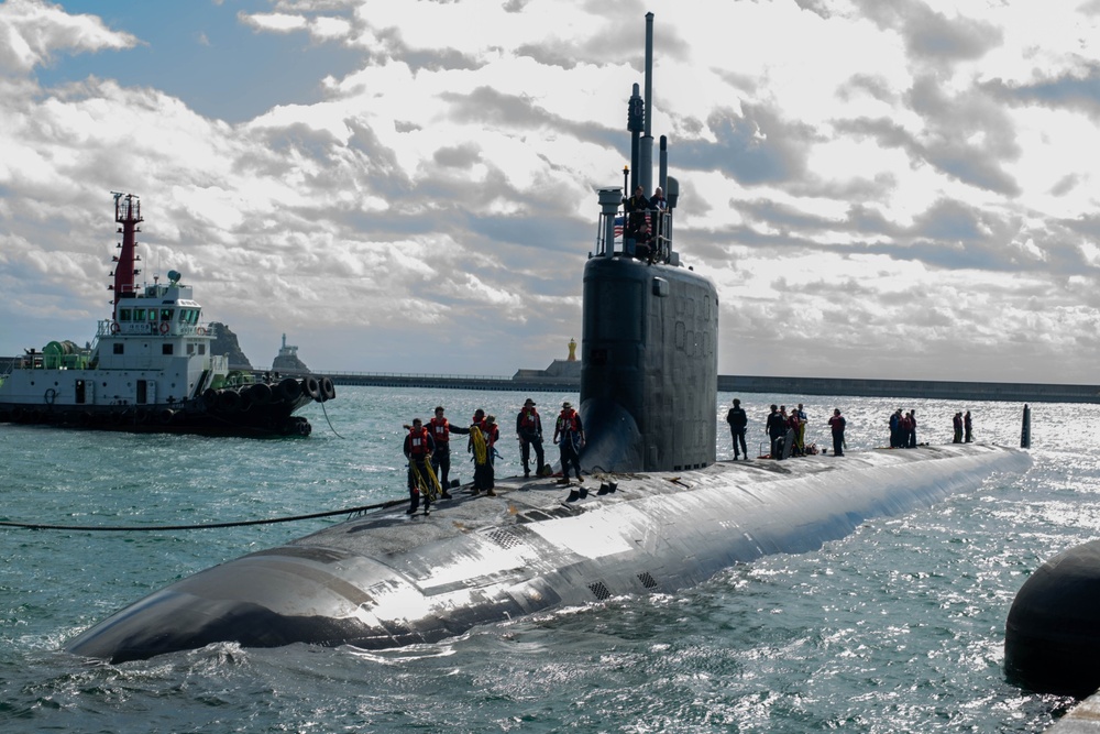 USS Vermont arrives in Busan, South Korea