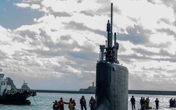 USS Vermont arrives in Busan, South Korea