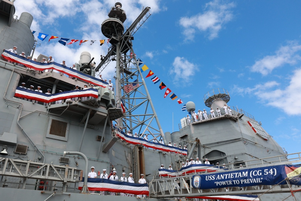 USS Antietam Decommissions, While the Crew Remains Antietam