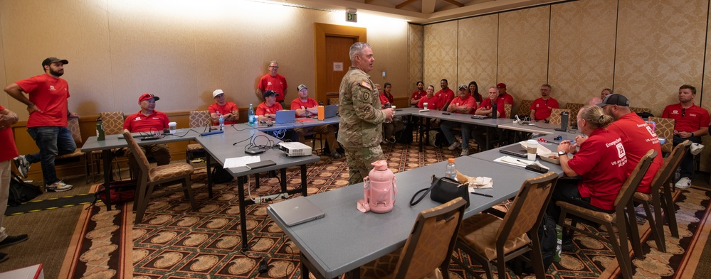 Fort Worth District Commander recognizes members of the Maui team