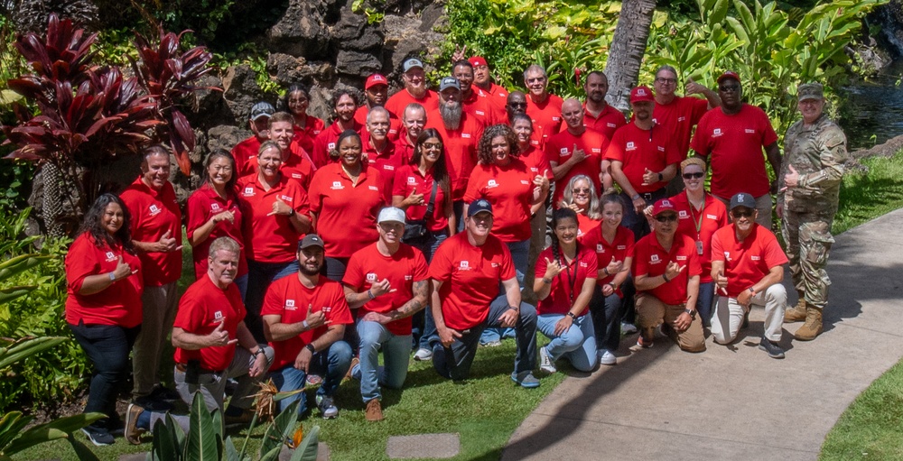 Fort Worth District Commander recognizes members of the Maui team