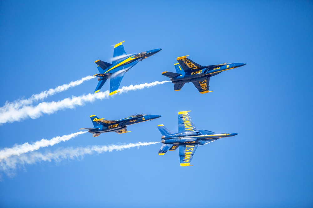 DVIDS Images America's Airshow 2024 Day 1 Blue Angels [Image 14 of 25]